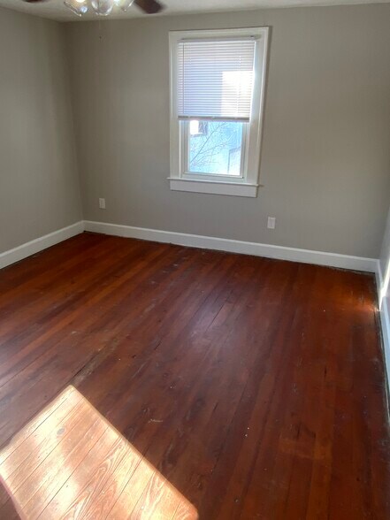 Building Photo - 2036 Singleton St