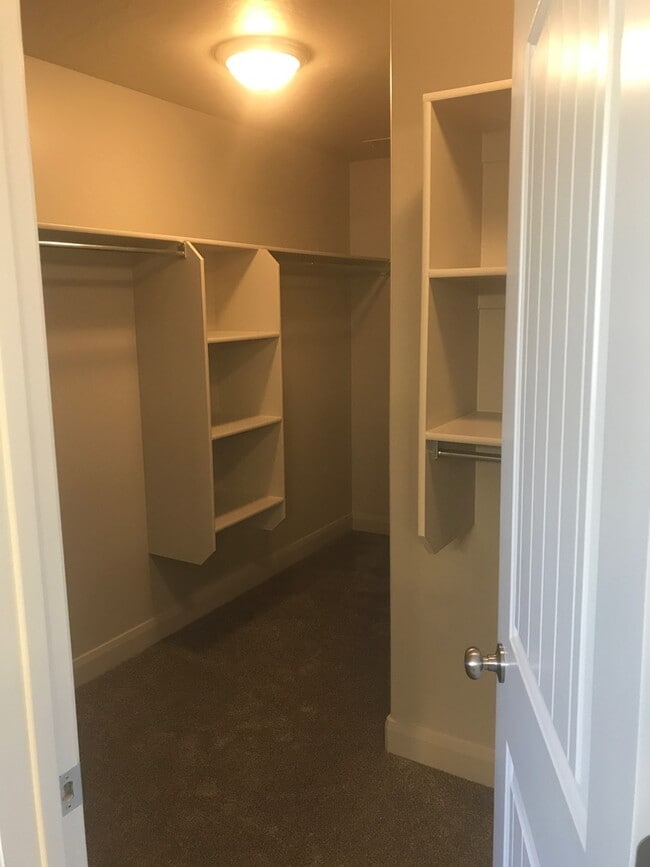 Building Photo - Townhouse In Santa Clara, Close To New Med...