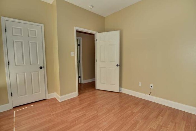 Building Photo - 719 42nd Ave