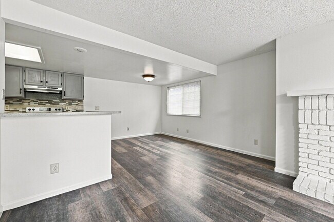 Building Photo - $2,395.95 - 2 Bed, 2.5 Bath Garden Unit in Aurora with Central AC and In Unit Laundry!