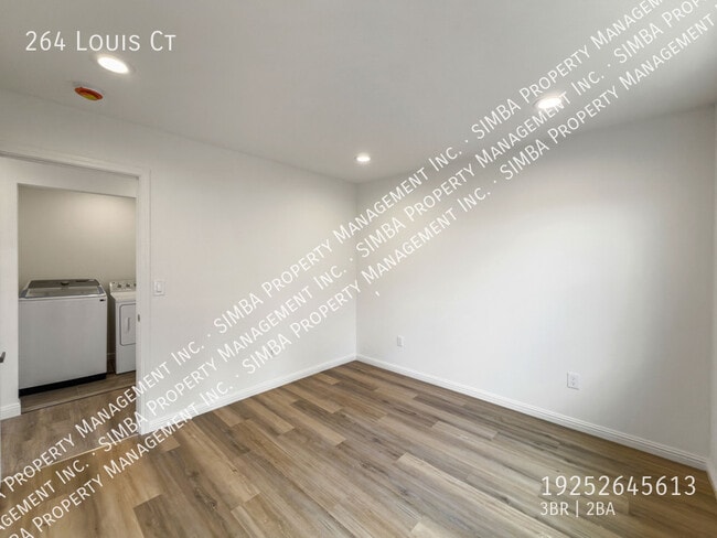 Building Photo - 264 Louis Ct