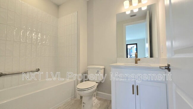 Building Photo - 15319 Lucerna St