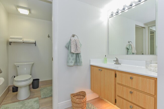 Building Photo - 901 Seafarer Cir