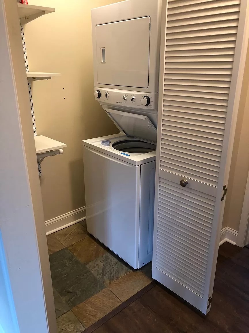 Unit 2 - 4538 Wentworth Ave