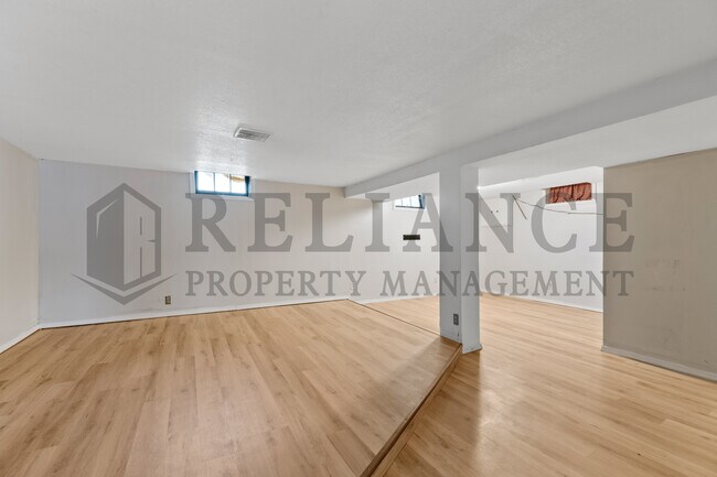 Building Photo - 1555 N Northeast Pkwy