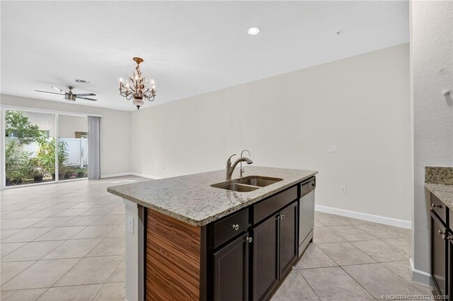 Building Photo - 9504 SW Otter Ln