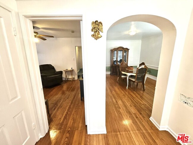 Building Photo - 2211 W 78th Pl