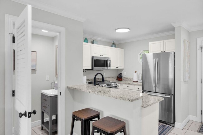 Building Photo - $3950 - Furnished partial year rental Private Pool! 2 Bedroom / 2.5 Bathroom