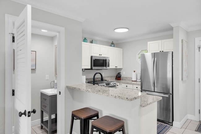 Building Photo - $4500 - Furnished 7-month rental Private Pool! 2 Bedroom / 2.5 Bathroom