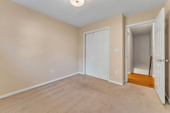 Building Photo - Beautiful 3 Bedroom 2.5 Bathroom Condo in Prime Taylors Location $1,625/mo rent
