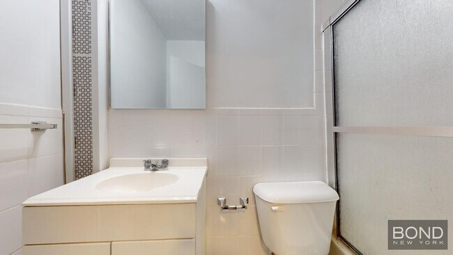 Building Photo - 922 Third Avenue