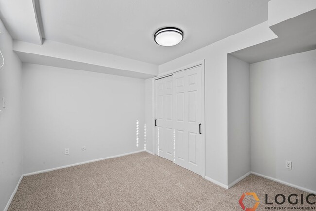 Building Photo - Perfectly Located Apartment in Provo!