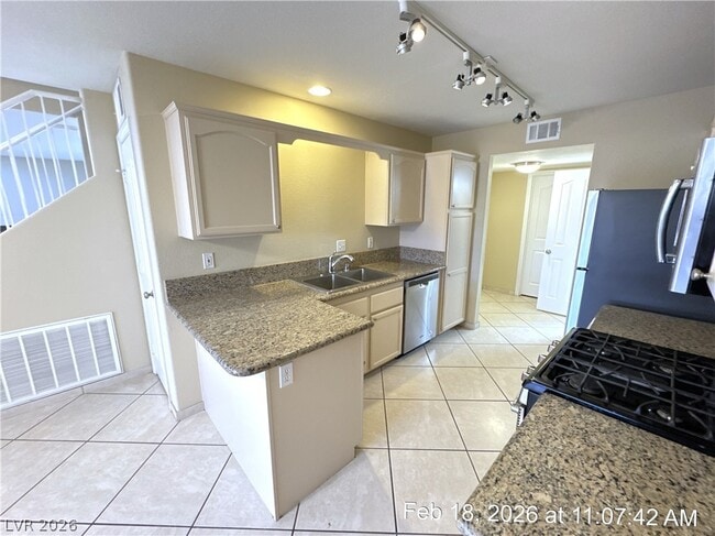 Building Photo - 501 Satin Saddle Pl