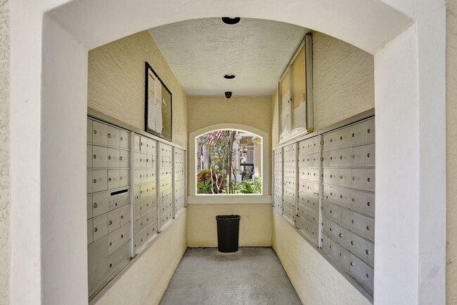 Building Photo - 5820 W Sample Rd