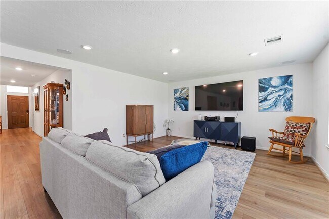 Building Photo - 12803 Pear Orchard Dr