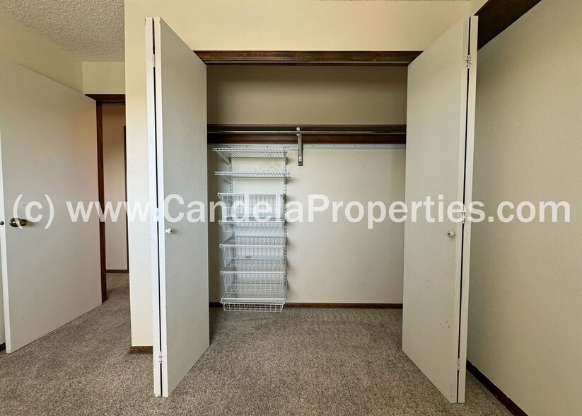 Building Photo - 5615 Country Heights Dr