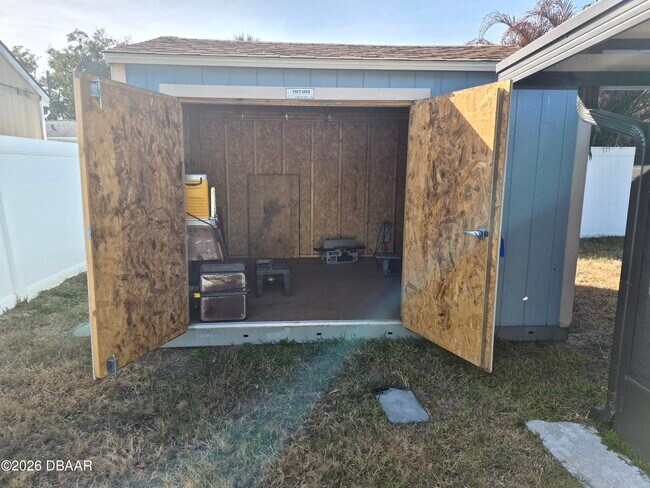 Building Photo - 737 5th St