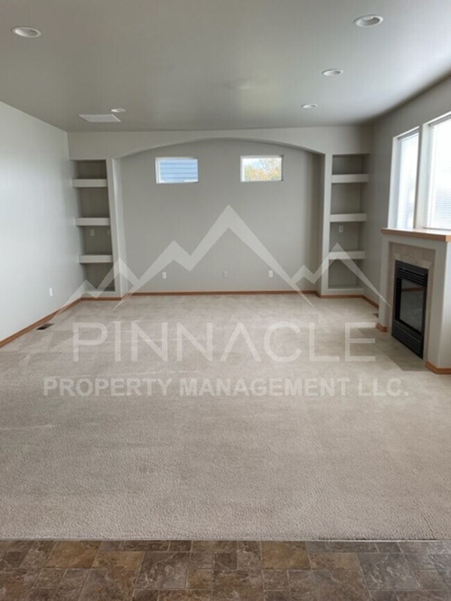 Building Photo - 1808 Clearview Dr