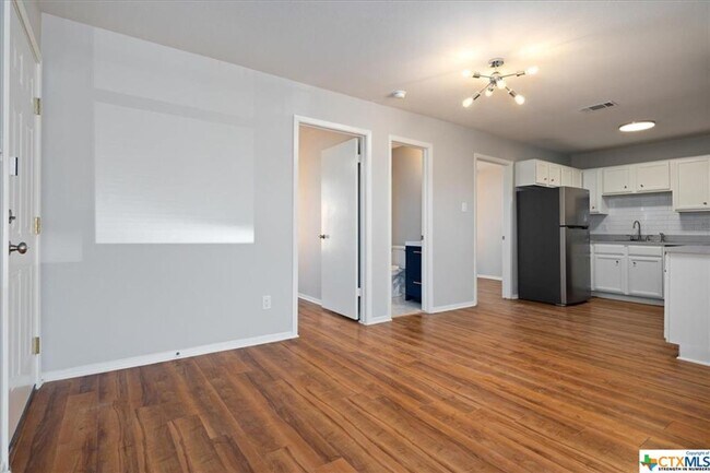 Building Photo - 1206-1208 Hillyer St