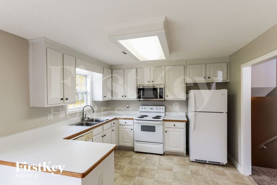 Building Photo - 305 Carly Ct