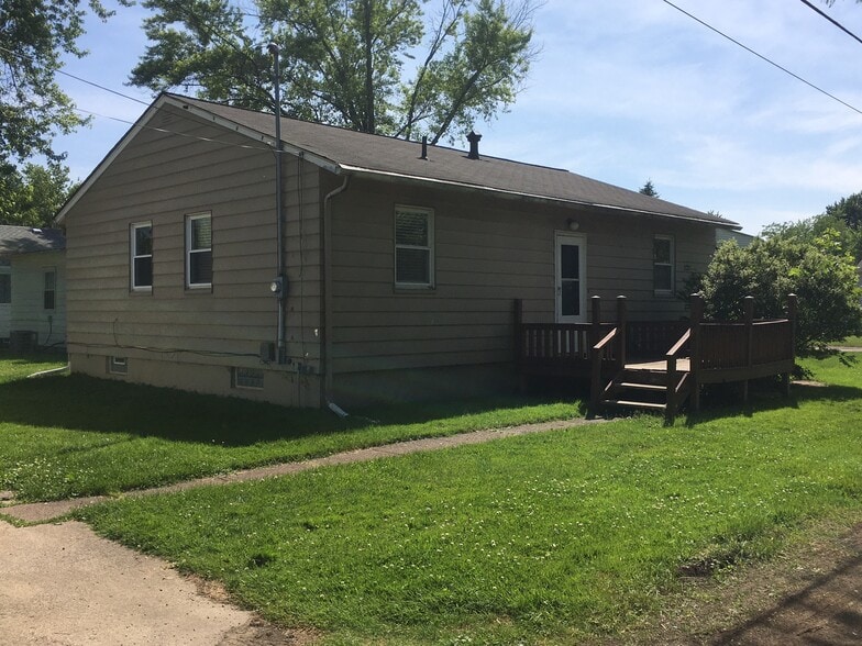 Side Deck - 327 Jackson Ave