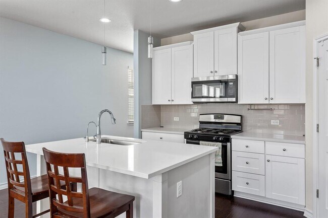Building Photo - 12104 Cimaizon Dr