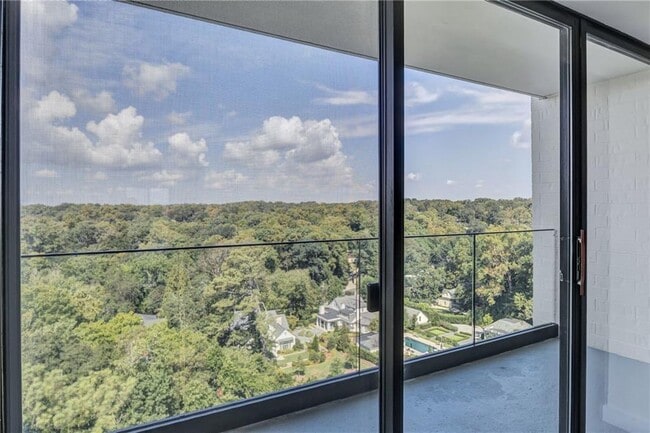 Building Photo - 2460 Peachtree Rd
