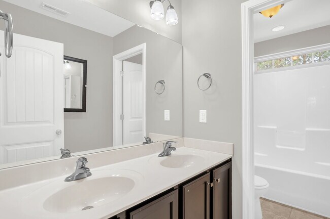 Building Photo - 602 Applecross Dr