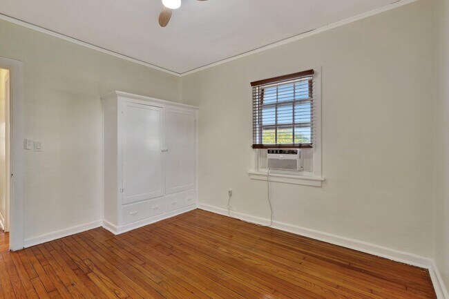 Building Photo - 623 Park Pl