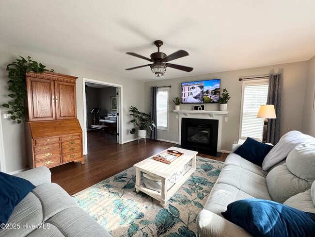 Building Photo - 309 Queenswood Blvd