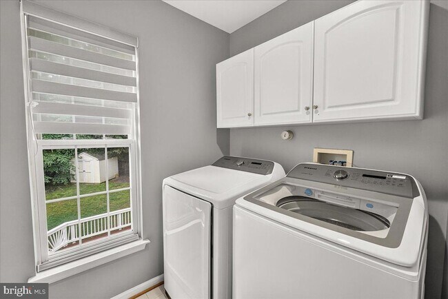 Building Photo - 6455 Saddlebrook Ln