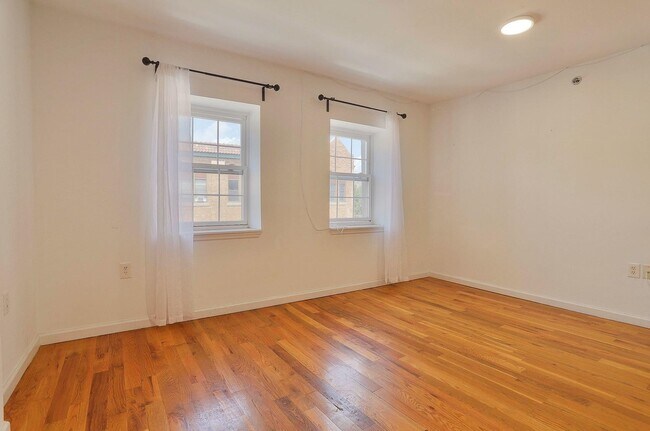 Building Photo - 236 Van Horne St