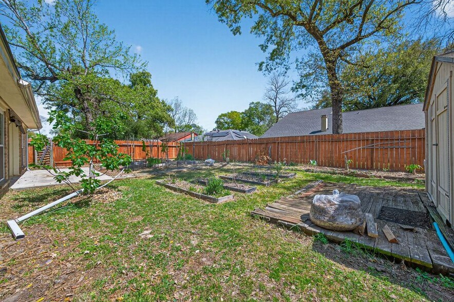 Building Photo - 18918 Droitwich Dr