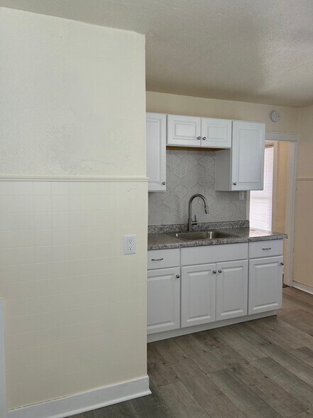 Building Photo - 815 11th St