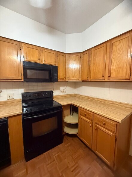 Kitchen - 5155 Northland Ave