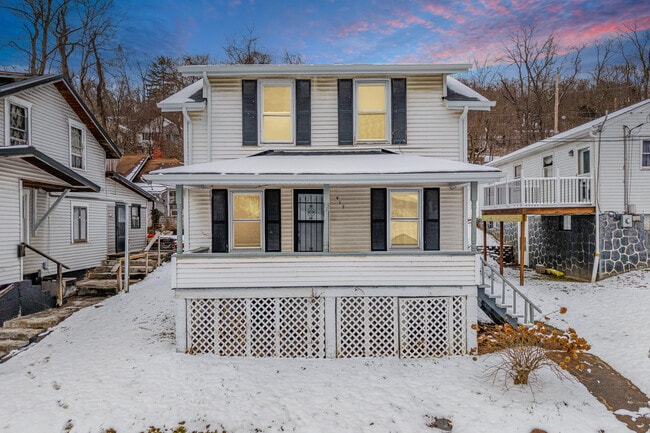 Building Photo - 911 Montrose Ave