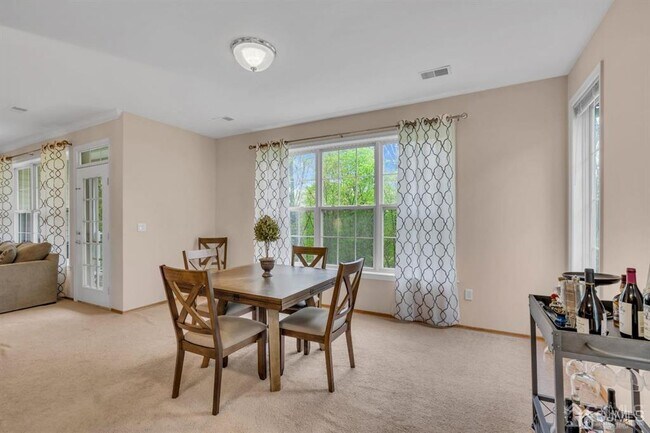 Building Photo - 548 St Andrews Pl