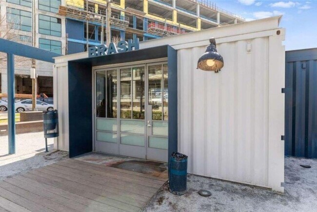 Building Photo - LIKE NEW IN PARK VUE! Townhome located across from Westside Park in Atlanta! MUST SEE!