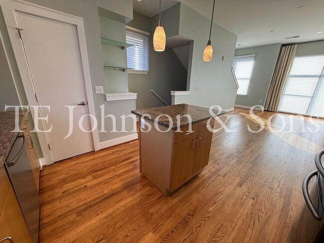 Building Photo - Modern Three Level Townhome in the Heart of Winston Salem