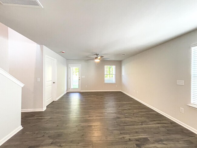 Building Photo - 107 Glen Forest Dr