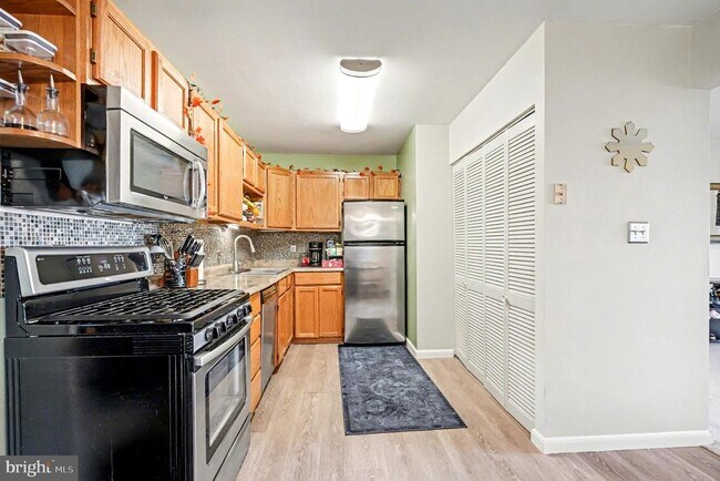 Building Photo - 4111 Hoffman Dr