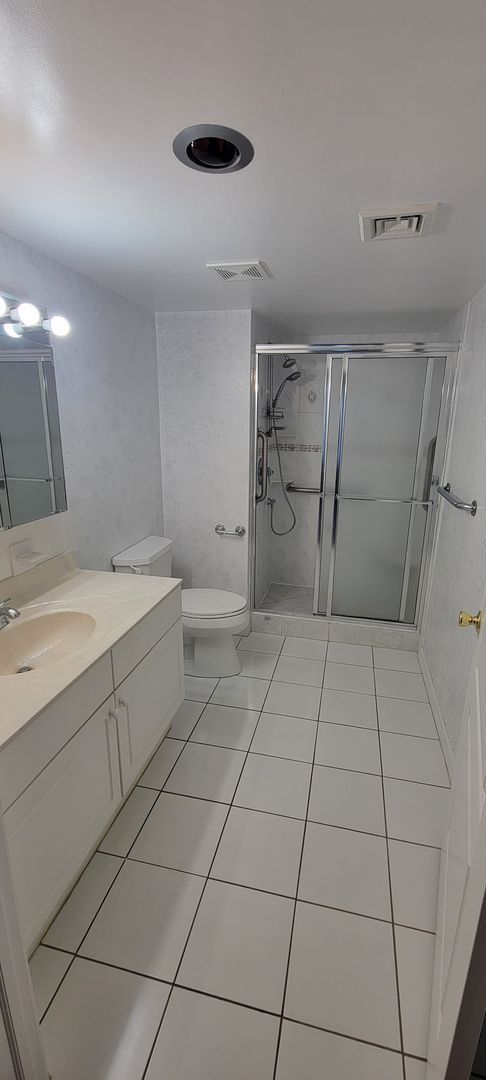 Building Photo - First Floor Unit - Northeast