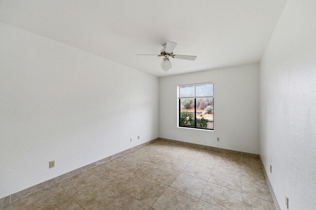 Building Photo - 17422 Flat Rock Dr