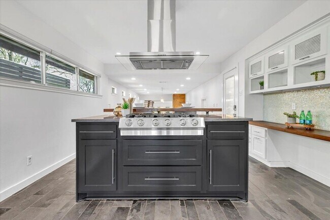 Building Photo - 9918 Coldwater Cir