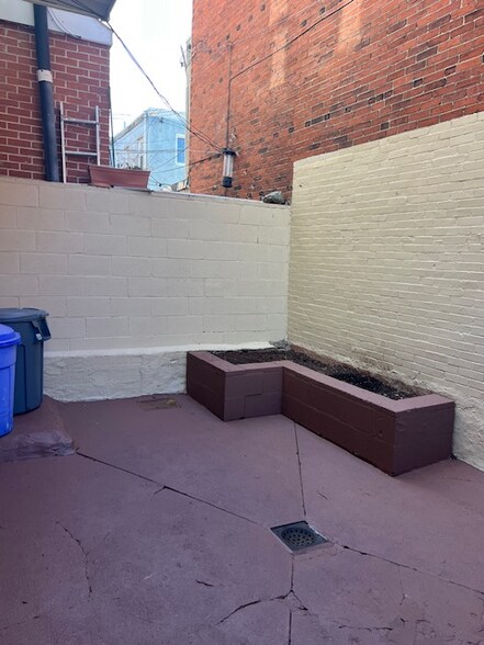 Building Photo - 1100 W Ritner St