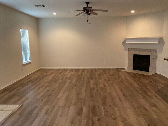 Building Photo - 6800 Old Glory Ln