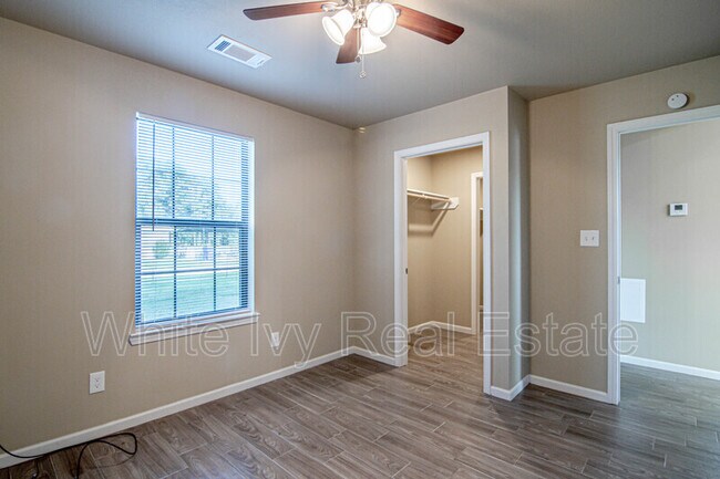 Building Photo - 875 FM 1696