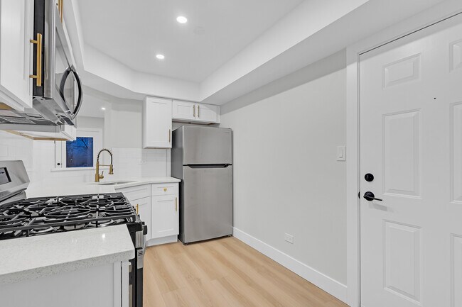 Building Photo - 10347 Dearlove Rd