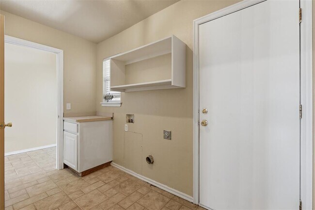 Building Photo - 5904 SE 88th St