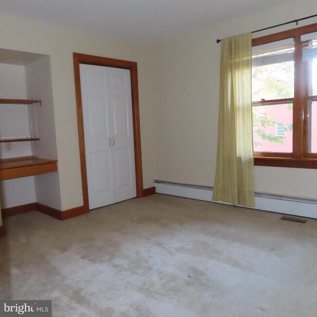 Building Photo - 14109 Buchanan Trail W